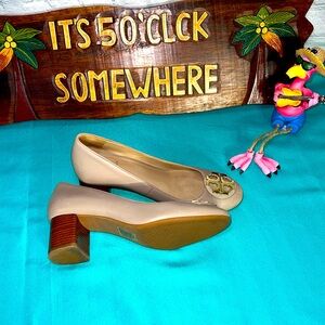 Tory Burch 2” Heel Shoes Size 5 Tan